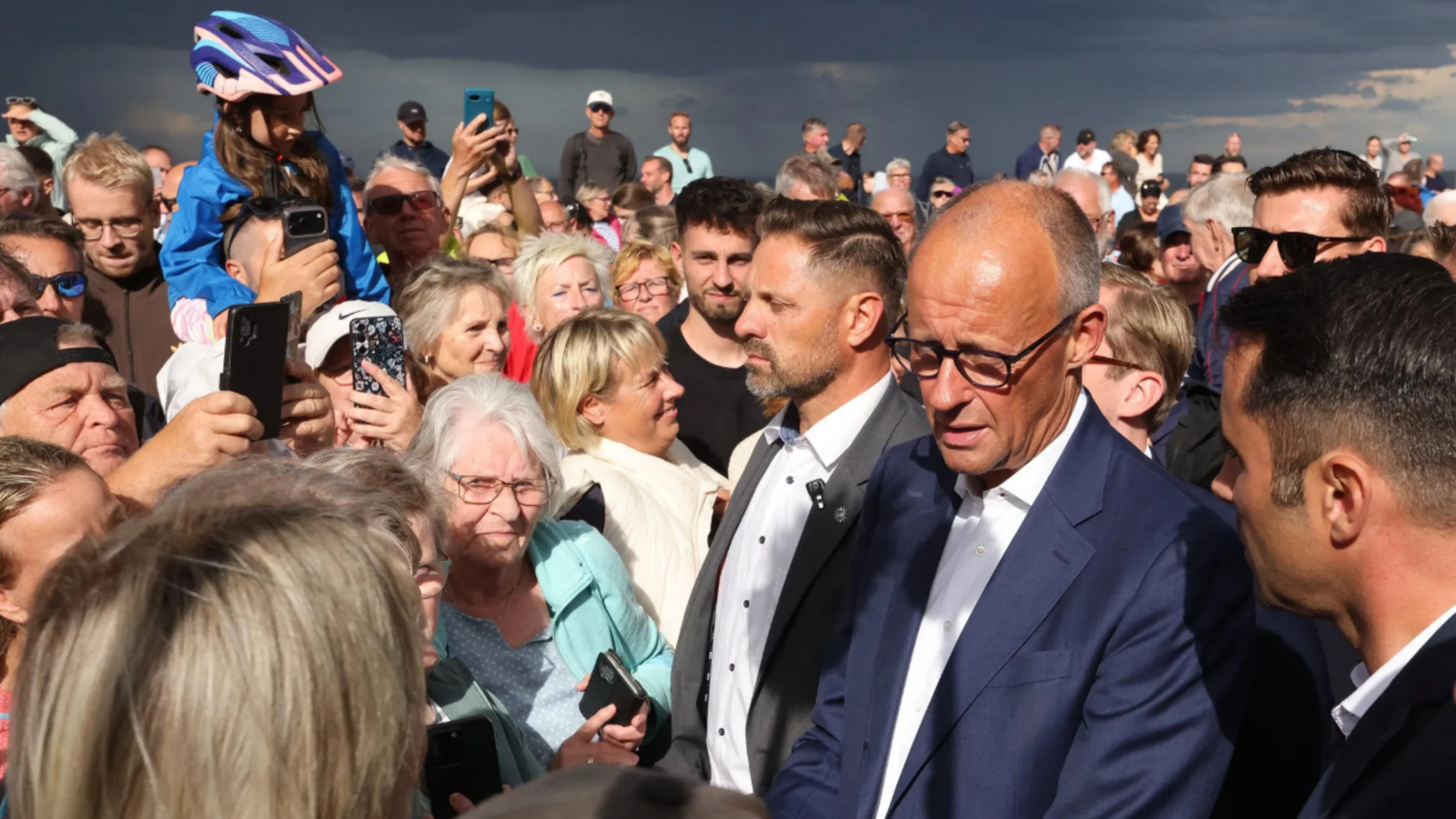 VIDEO Friedrich Merz, huiduit în Germania: Mulțimea i-a strigat „Pinocchio” și „instigator la război”