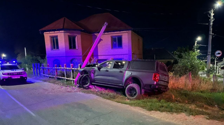 Militarul beat care a intrat cu mașina Armatei Naționale într-un stâlp, suspendat pe durata anchetei