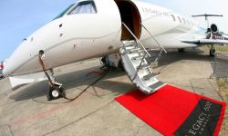 Scandal în România, după ce politicieni și judecători au mers cu avion privat în Grecia. S-au plătit 50.000 de euro