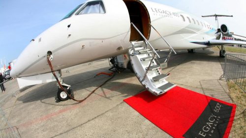 Scandal în România, după ce politicieni și judecători au mers cu avion privat în Grecia. S-au plătit 50.000 de euro