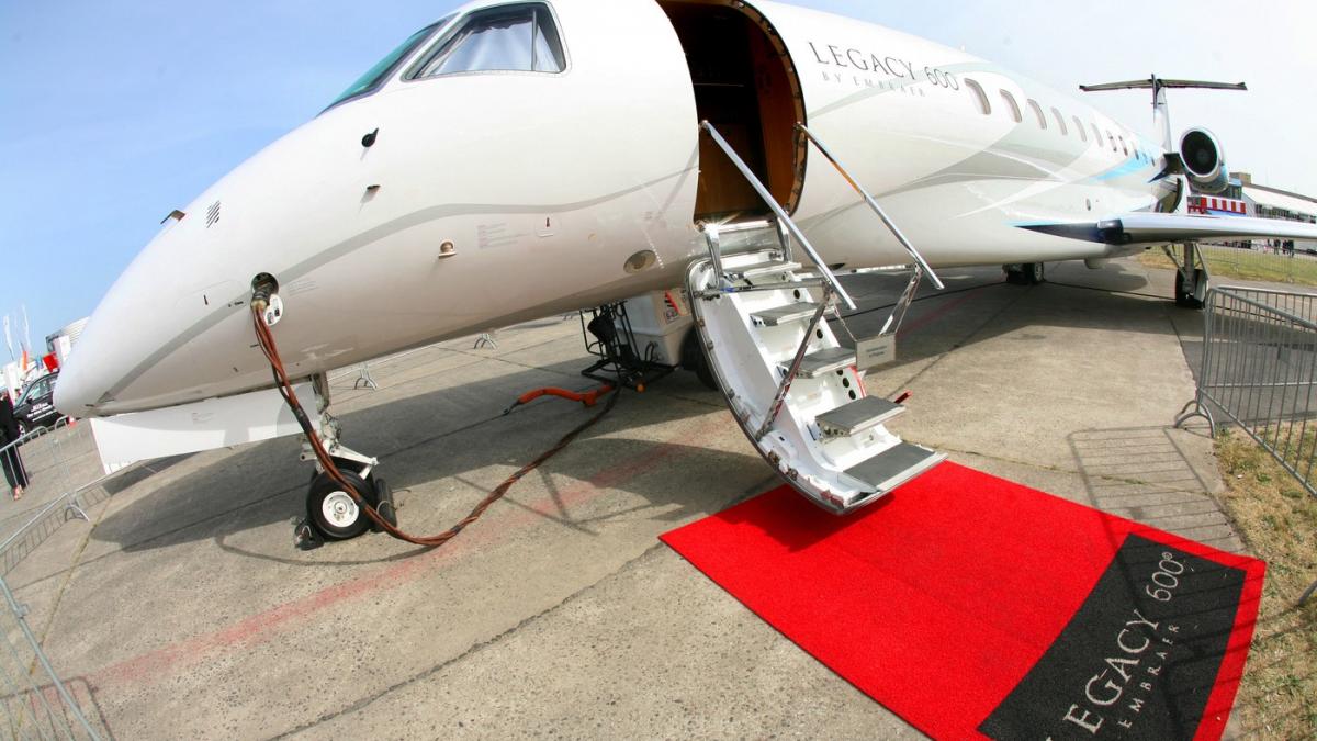 Scandal în România, după ce politicieni și judecători au mers cu avion privat în Grecia. S-au plătit 50.000 de euro