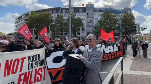 VIDEO Tinerii din Germania ies în stradă: Proteste împotriva revenirii serviciului militar obligatoriu