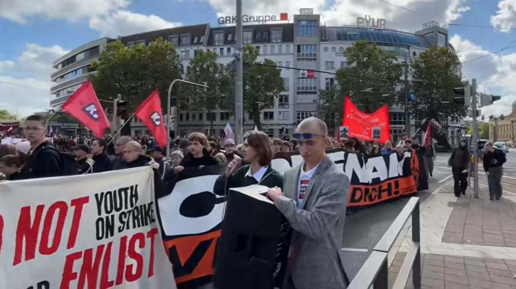 VIDEO Tinerii din Germania ies în stradă: Proteste împotriva revenirii serviciului militar obligatoriu