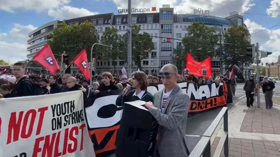 VIDEO Tinerii din Germania ies în stradă: Proteste împotriva revenirii serviciului militar obligatoriu