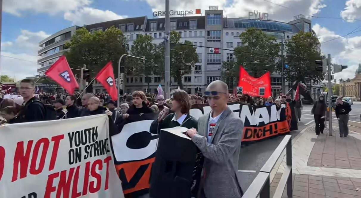 VIDEO Tinerii din Germania ies în stradă: Proteste împotriva revenirii serviciului militar obligatoriu