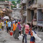 Un tată din Nepal a împrumutat 13 dolari și a plecat pe jos să-și caute fiul dispărut