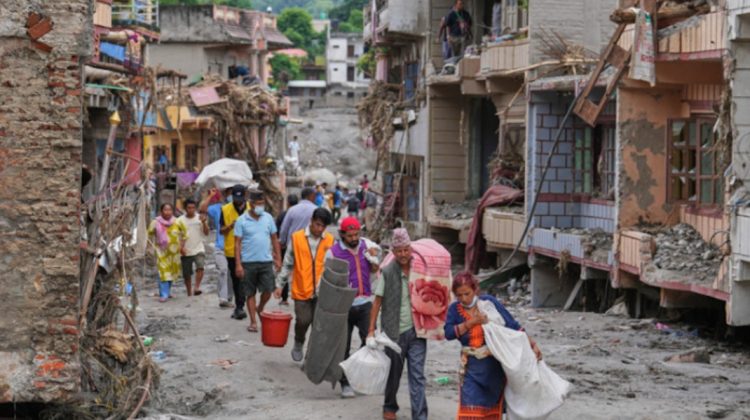 Un tată din Nepal a împrumutat 13 dolari și a plecat pe jos să-și caute fiul dispărut