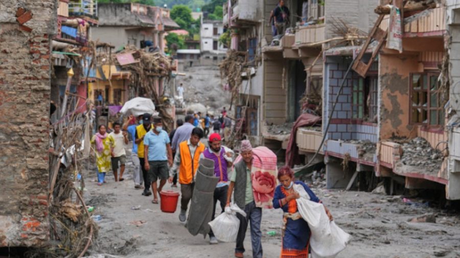 Un tată din Nepal a împrumutat 13 dolari și a plecat pe jos să-și caute fiul dispărut