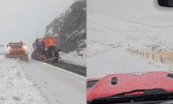 VIDEO Ninsoare abundentă pe Transfăgărășan: S-a intervenit cu 5 tone de sare pentru deszăpezire
