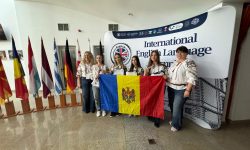 Bronz și trei mențiuni de onoare pentru elevii Moldovei la Olimpiada Internațională de Limba Engleză