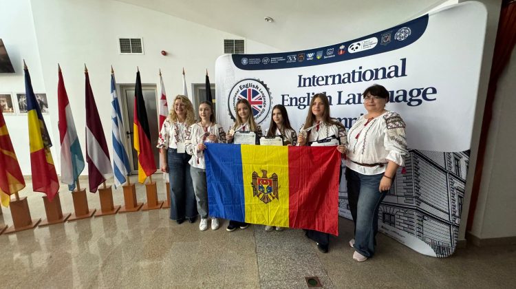 Bronz și trei mențiuni de onoare pentru elevii Moldovei la Olimpiada Internațională de Limba Engleză