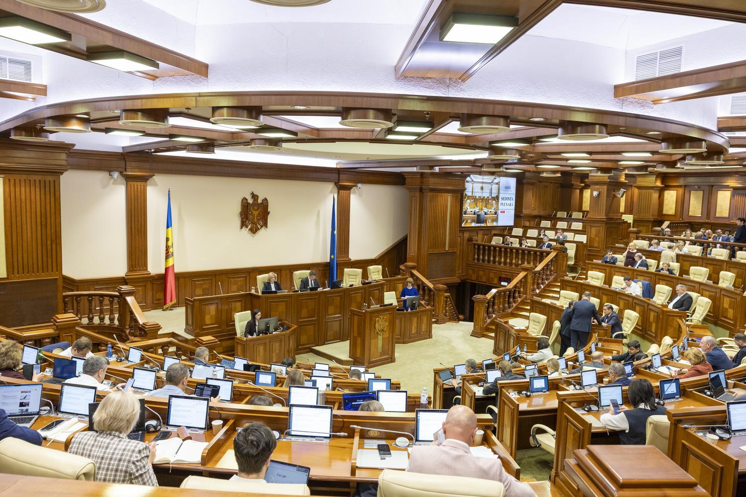 Parlamentul instituie, până la 31 octombrie, un regim provizoriu de licențiere a importului de cereale și oleaginoase