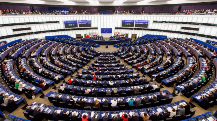 Parlamentul European a adoptat „Scutul pentru democrație”: Măsuri împotriva dezinformării și ingerințelor străine