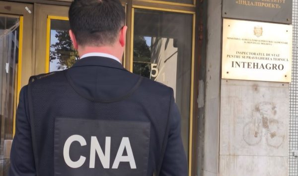 Percheziții CNA într-un dosar de corupție. Cinci persoane de la „InTehAgro” și școli auto, vizate