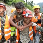 Salvatorii au auzit voci de sub pământ: Doi oameni, găsiți vii după nouă zile de la dezastrul din Nepal