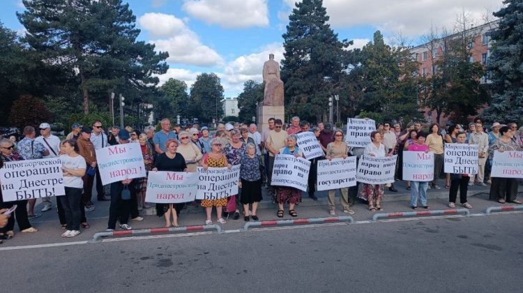Protest la Bender înaintea ședinței CUC. Manifestanții acuză Chișinăul de presiuni economice