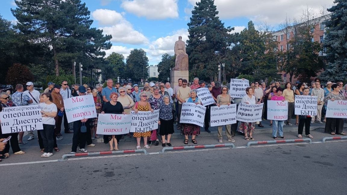 Protest la Bender înaintea ședinței CUC. Manifestanții acuză Chișinăul de presiuni economice