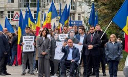 LIVE Protest la ANRE: ”Ei se jură că nu fură, gazu-i scump peste măsură!”
