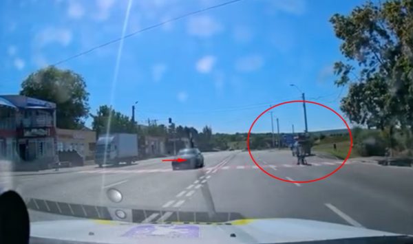 VIDEO Nu a acordat prioritate unor copii pe trecerea de pietoni: Un șofer, documentat la Orhei