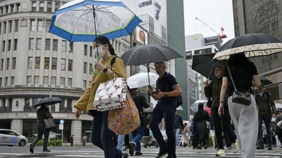 VIDEO La Tokyo ploaia nu s-a oprit de 34 de zile. Cea mai lungă serie de zile ploioase din istoria țării