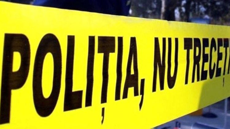 O femeie de 50 de ani, găsită moartă pe acoperișul unui bloc din Capitală. Concubinul urmează să fie reținut pentru 72 de
