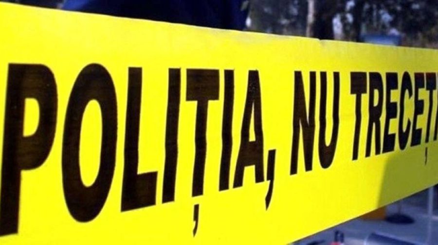 O femeie de 50 de ani, găsită moartă pe acoperișul unui bloc din Capitală. Concubinul urmează să fie reținut pentru 72 de