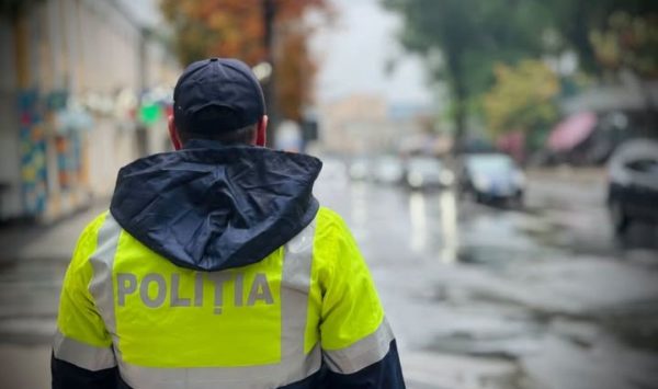 Poliția avertizează șoferii: ploaia și carosabilul umed cresc riscul de accidente