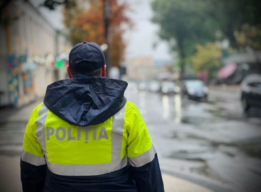 Poliția avertizează șoferii: ploaia și carosabilul umed cresc riscul de accidente