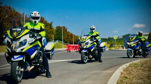 Agenții de patrulare, cu ochii pe șoferi. Peste 1600 au depășit limita de viteză