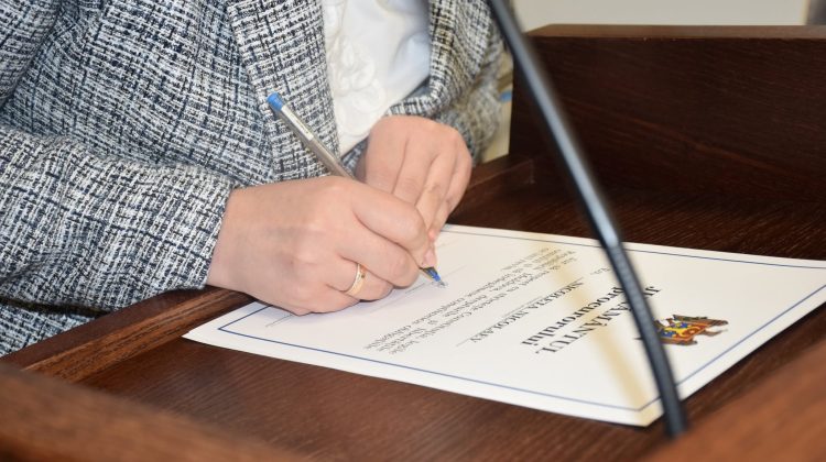 Trei procurori noi în instituțiile raionale! Au depus jurământul solemn la CSP