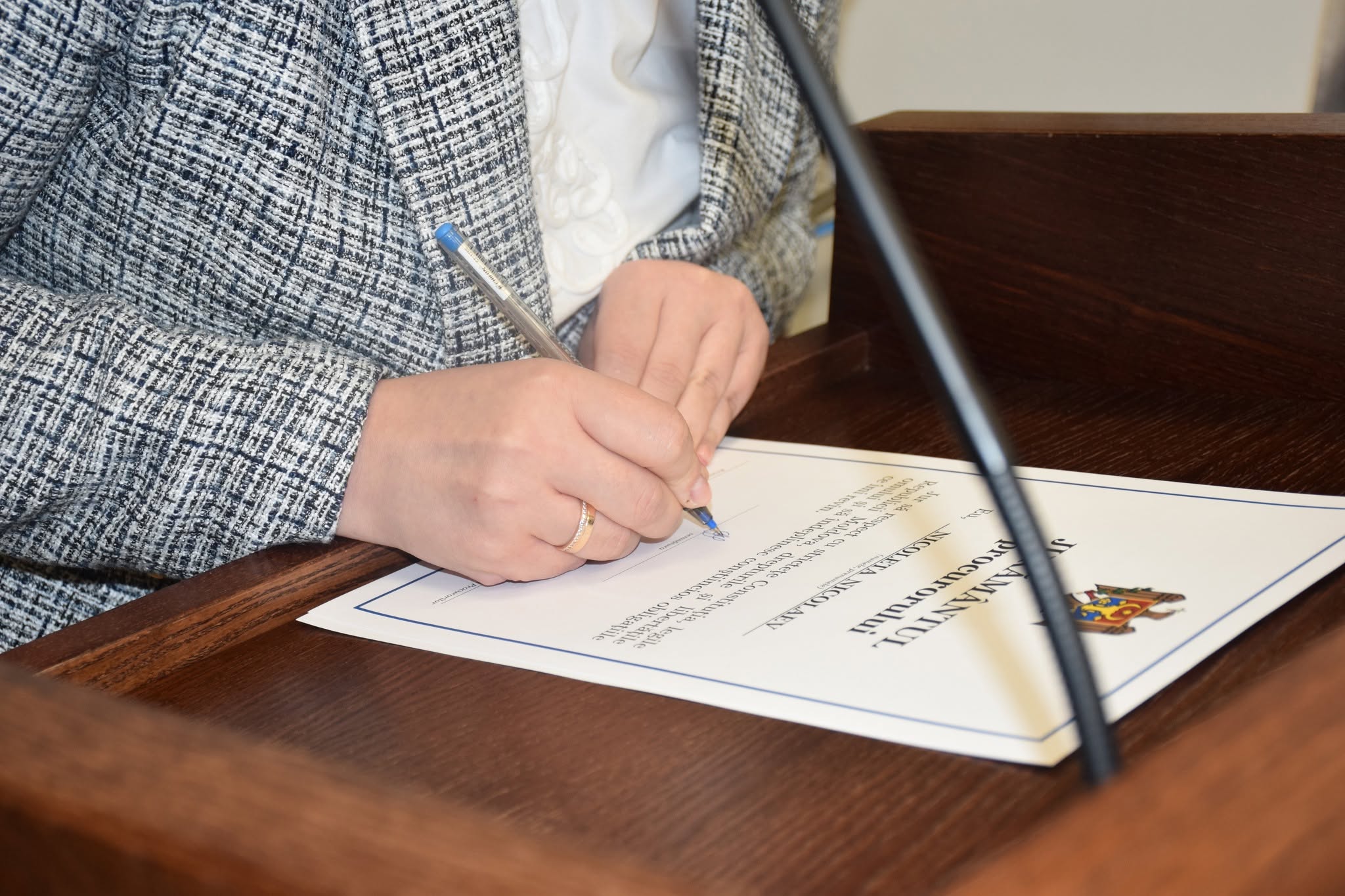 Trei procurori noi în instituțiile raionale! Au depus jurământul solemn la CSP