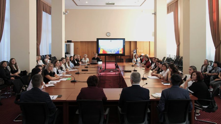Peste 200 de profesori din Moldova au beneficiat de cursuri de vară în România