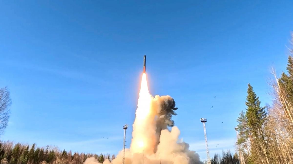 „Dacă trebuie să lovim, vom lovi”. Un parlamentar rus cere Moscovei să atace Ucraina cu arme nucleare