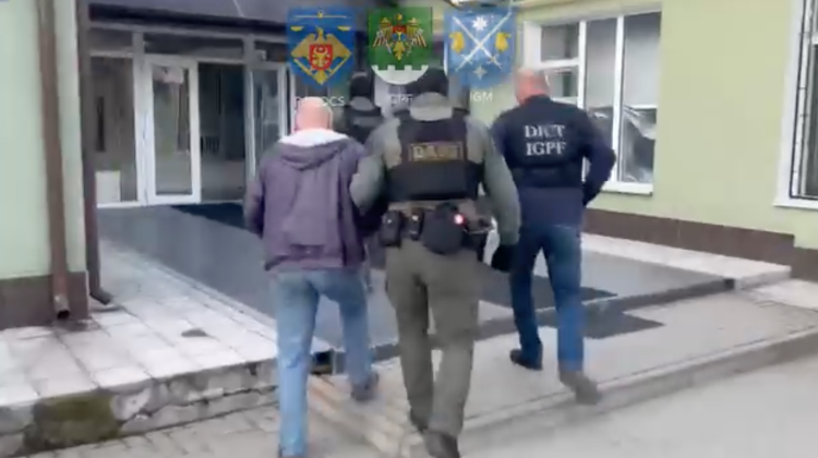 VIDEO Rețea de migrație ilegală, destructurată în Moldova. Trei persoane au fost încătușate