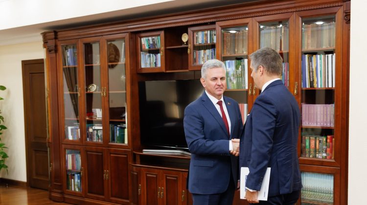 Christopher Smith a vizitat Tiraspolul. Krasnoselski i s-a plâns că nu funcționează formatul 5+2