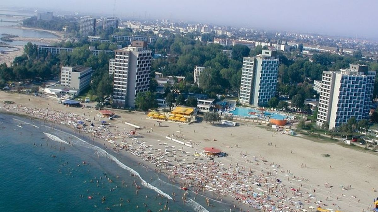 De ce s-au îmbolnăvit cei 58 de turiști în hotelul din Saturn, România. Ce a găsit DSP în ciulamaua de pui și în piure