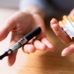 Studiu britanic: țigările electronice sunt mai eficiente în renunțarea la fumatul tradițional decât metodele clasice
