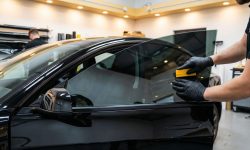 Mai mulți șoferi cer schimbarea regulilor privind foliile fumurii: Ce petiție au inițiat către autorități