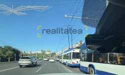 Atenție, călători! Mai multe troleibuze, blocate pe bulevardul Renașterii Naționale