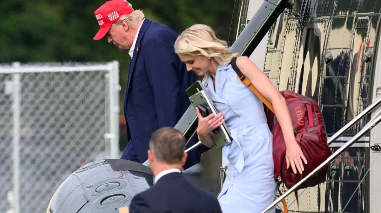 Donații de 45.000$, făcute de Trump pentru o asistentă de la Casa Albă. Nu este singura care primește cadouri generoase