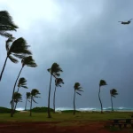Uraganul care se îndreaptă vertiginos spre Hawaii și amenință cu „inundaţii catastrofale”