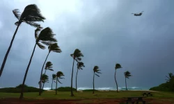 Uraganul care se îndreaptă vertiginos spre Hawaii și amenință cu „inundaţii catastrofale”