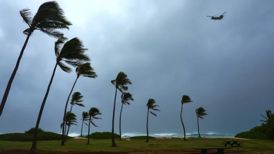 Uraganul care se îndreaptă vertiginos spre Hawaii și amenință cu „inundaţii catastrofale”