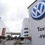 Volkswagen trece de la mașini la apărare: O fabrică din Germania va produce componente pentru industria de apărare