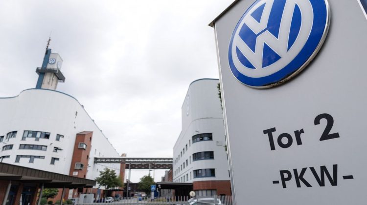 Volkswagen trece de la mașini la apărare: O fabrică din Germania va produce componente pentru industria de apărare