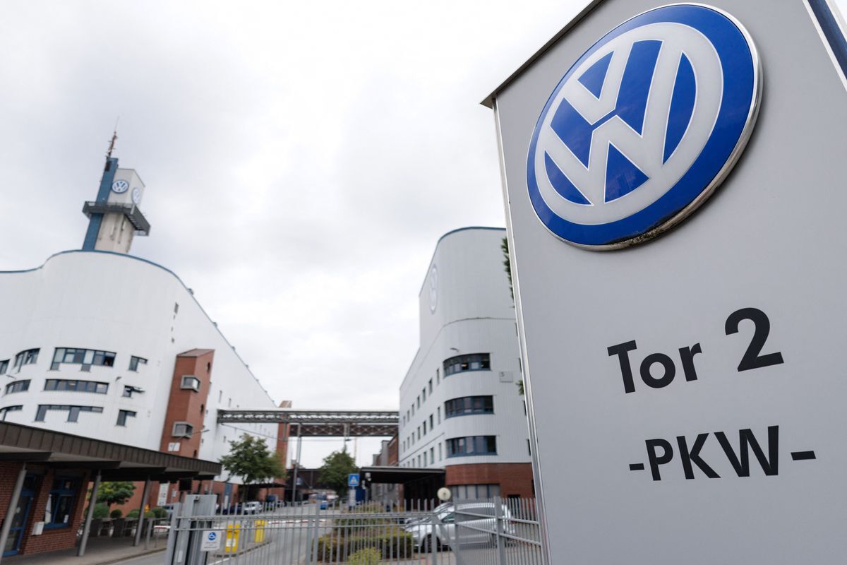 Volkswagen trece de la mașini la apărare: O fabrică din Germania va produce componente pentru industria de apărare