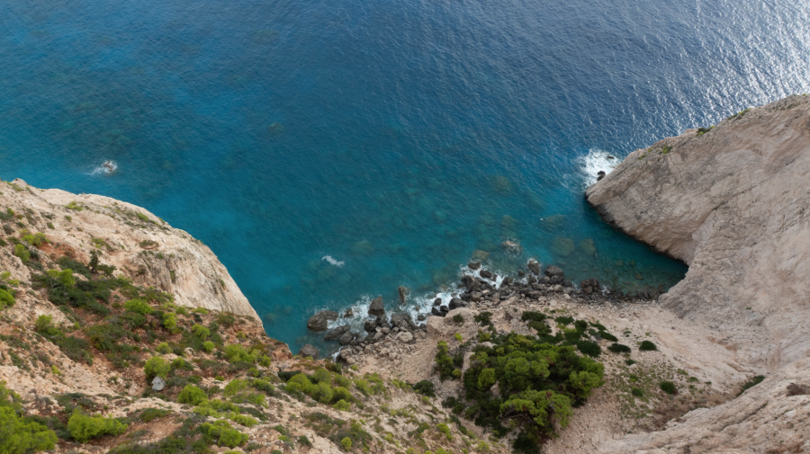 O turistă din România, găsită fără suflare într-o livadă de măslini pe o insulă din Grecia