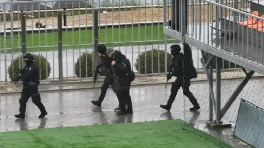 VIDEO Intervenții în situații de risc și rețineri de persoane înarmate: Mascații de la „Fulger” au desfășurat exerciții