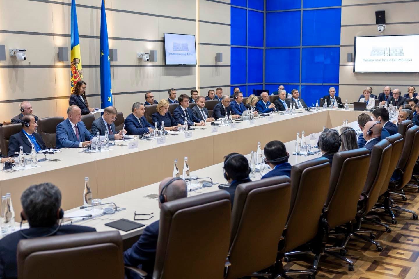 Igor Dodon îi cere lui Mihai Popșoi să identifice consuli onorifici ai Moldovei în China și Rusia
