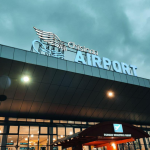 Alertă cu bombă la Aeroportul din Chișinău, falsă: Accesul pasagerilor în terminal a fost reluat